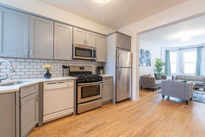 Fridge, microwave, oven, stovetop - Hoboken Brand New 4 Beds 3 full baths (Jersey City)