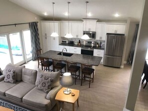 Televisión y oficina 