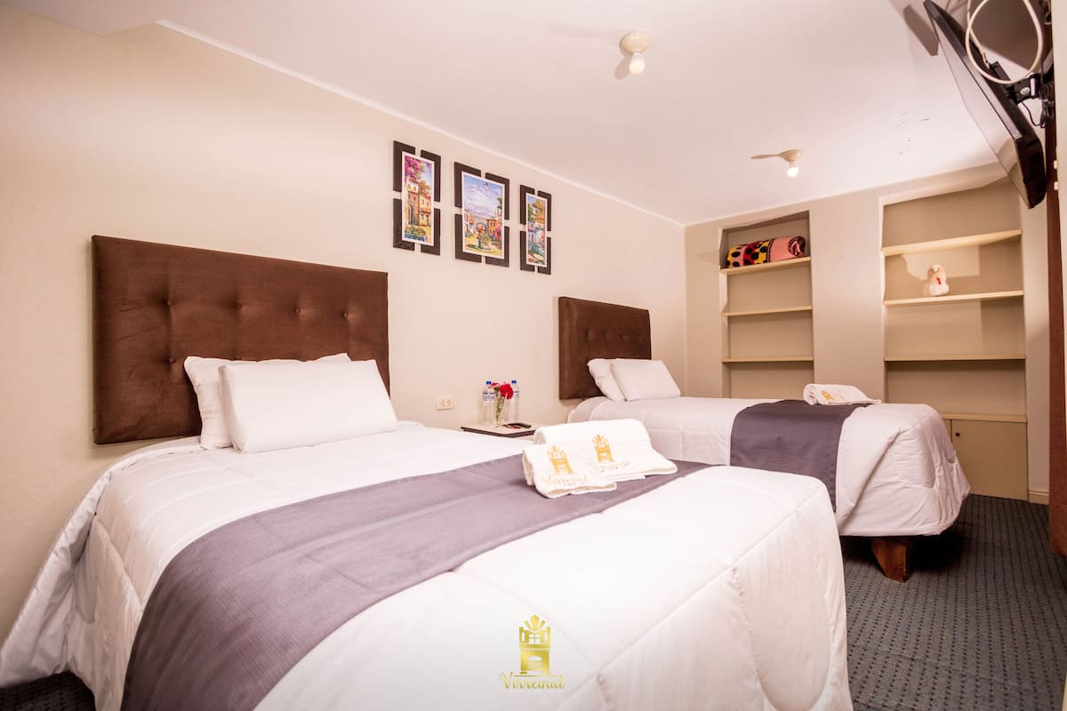 Twin Room | Desk, free WiFi, bed sheets