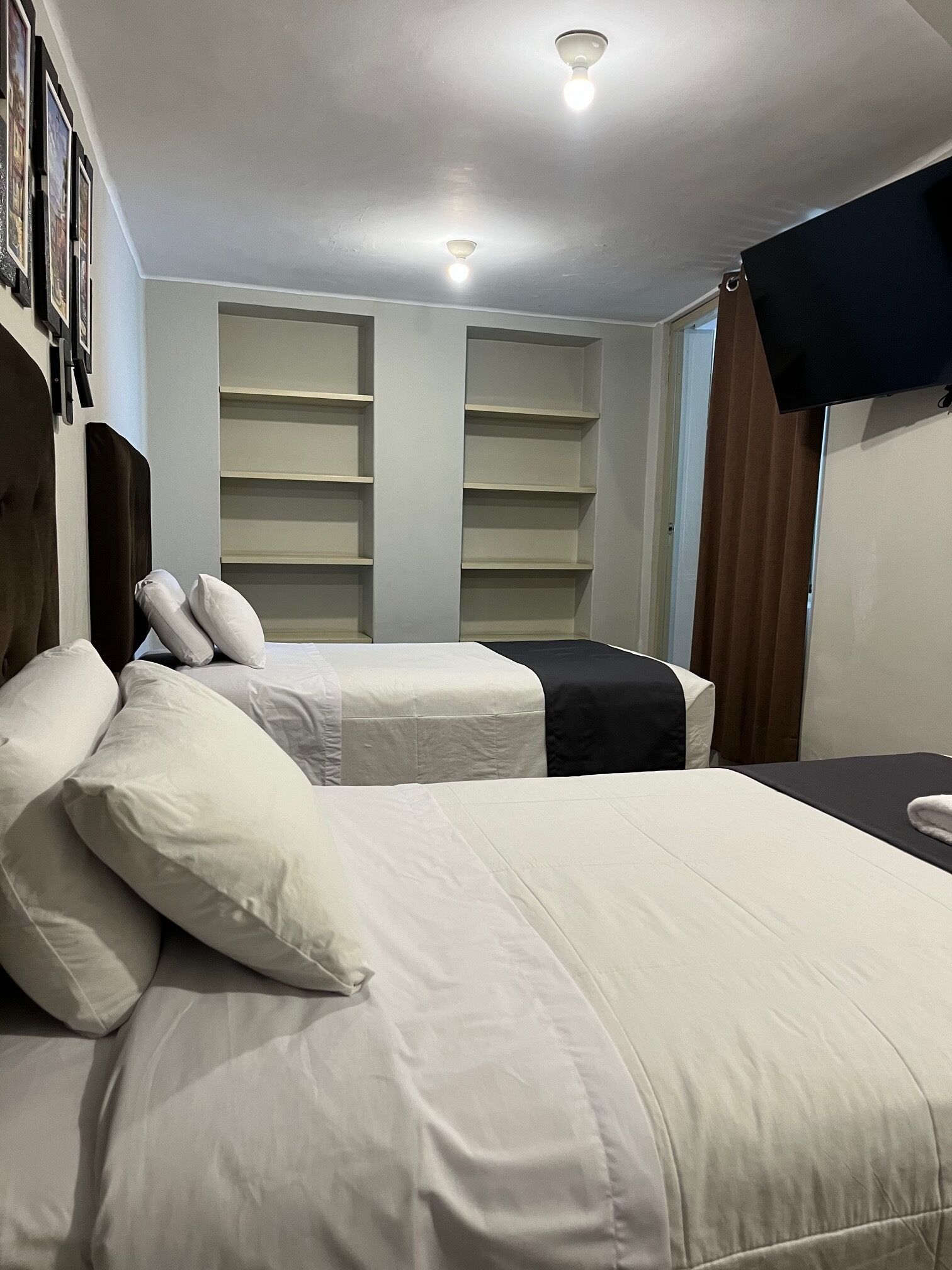 Habitación básica doble | Escritorio, wifi gratis, ropa de cama