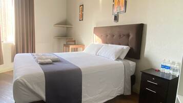 Basic Double Room | Desk, free WiFi, bed sheets
