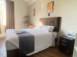 Basic Double Room | Desk, free WiFi, bed sheets
