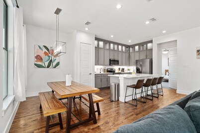 Luxurious Dallas Home - 5 minutes from Downtown 🌌