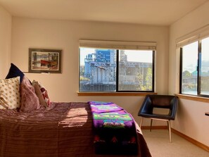 2 habitaciones, escritorio, tabla de planchar con plancha y wifi gratis