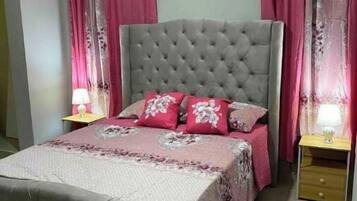 3 bedrooms, iron/ironing board, free WiFi, bed sheets