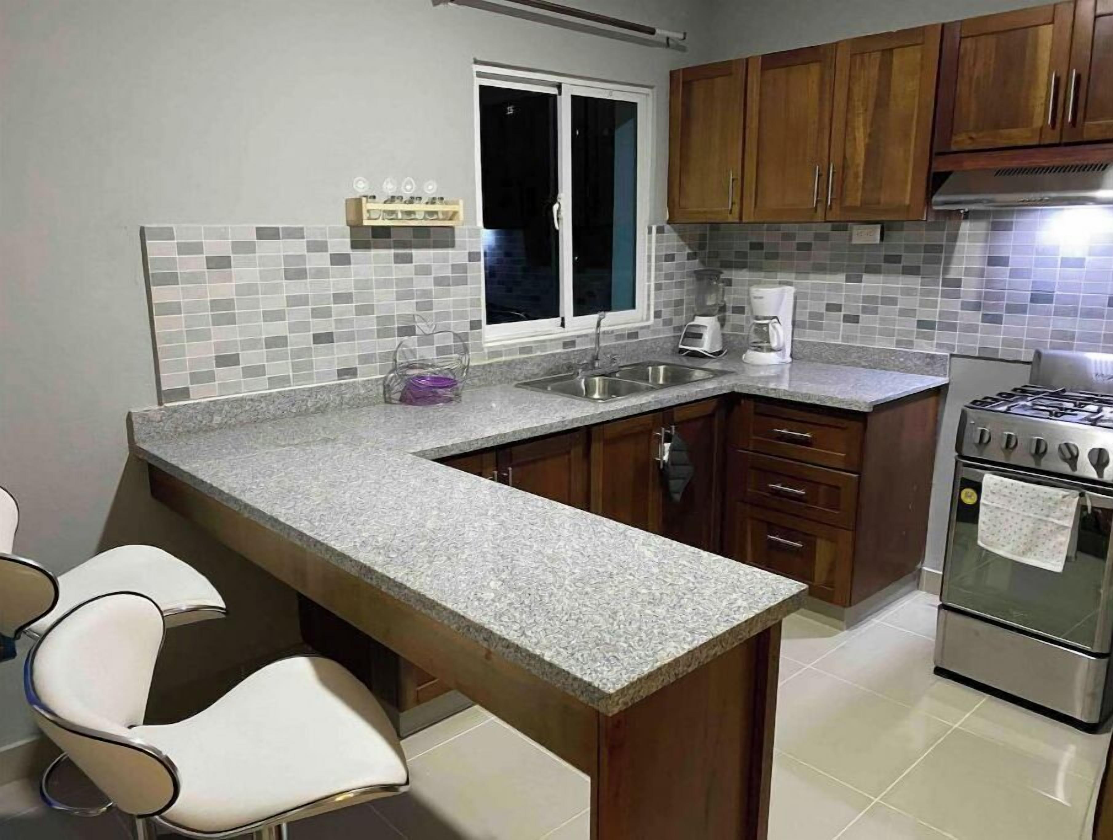 Microwave, oven, coffee/tea maker, blender