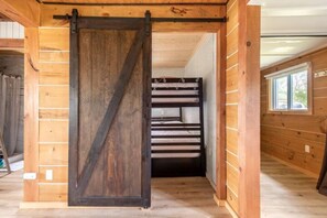 4 bedrooms, free WiFi