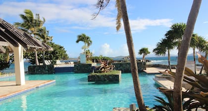 Sapphire Beach Houseboat Sleeps 6