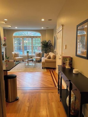 Nicht klassifiziertes Bild, 2 von 32, Schaltfläche