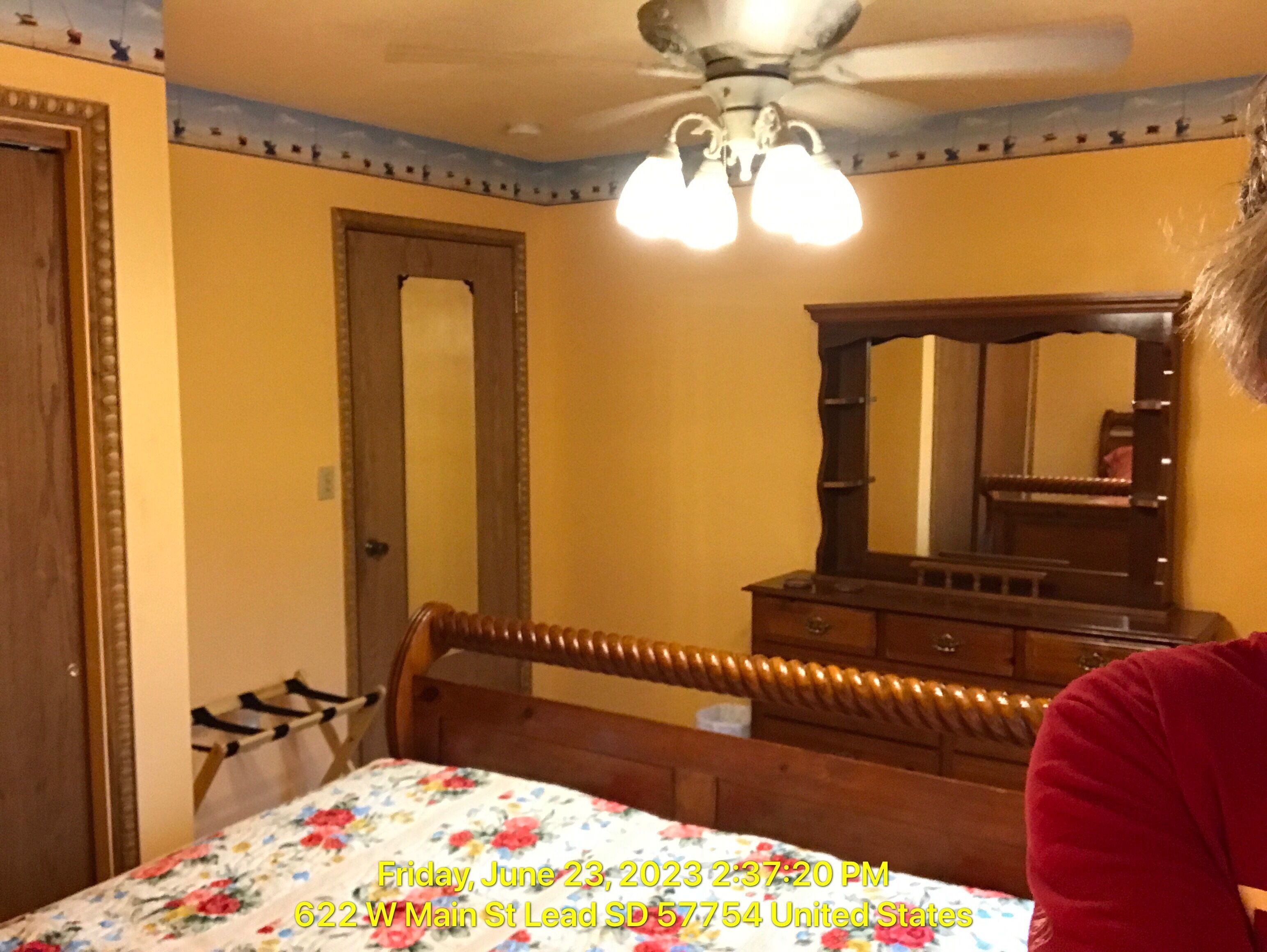 3 bedrooms, desk, iron/ironing board, travel crib