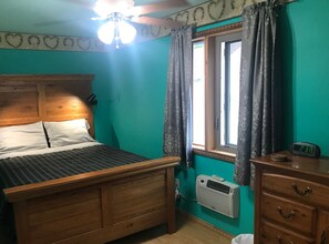 3 bedrooms, desk, iron/ironing board, travel cot - Covered parking/3 bedrooms, sitting room, restroom w/laundry, full kitchen, deck (Lead)