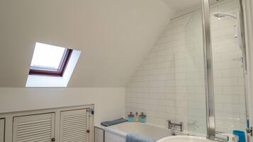 Cottage | Bathroom | Shower