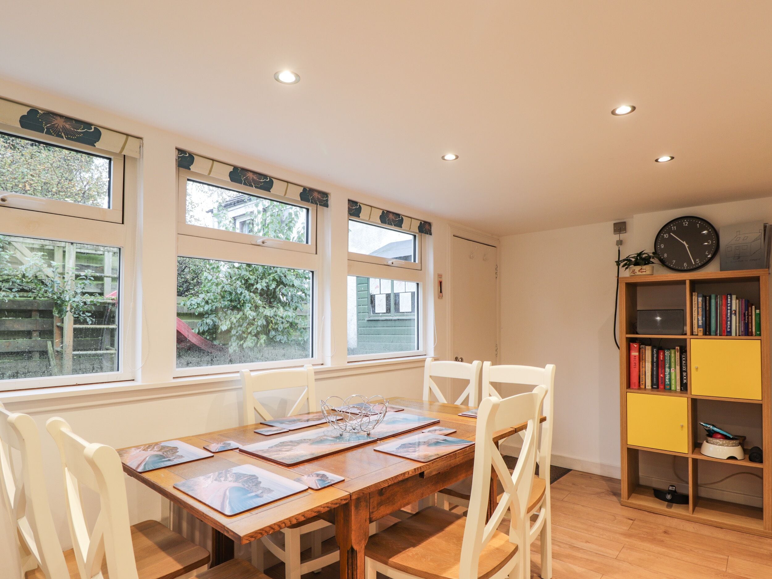Cottage | Private kitchen | Fridge, cookware/dishes/utensils