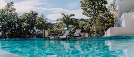 2 piscines extérieures