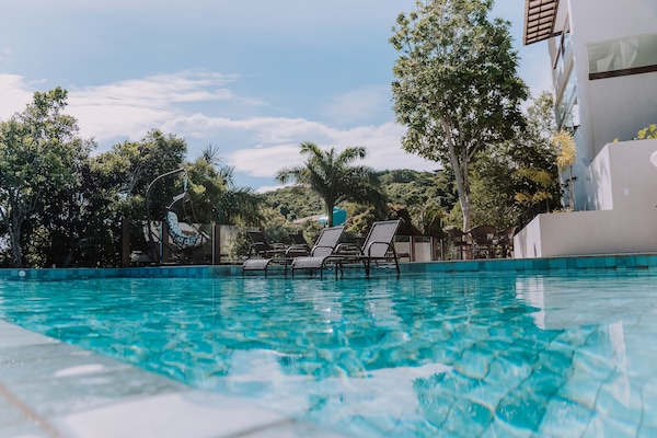 2 piscines a l'aire lliure