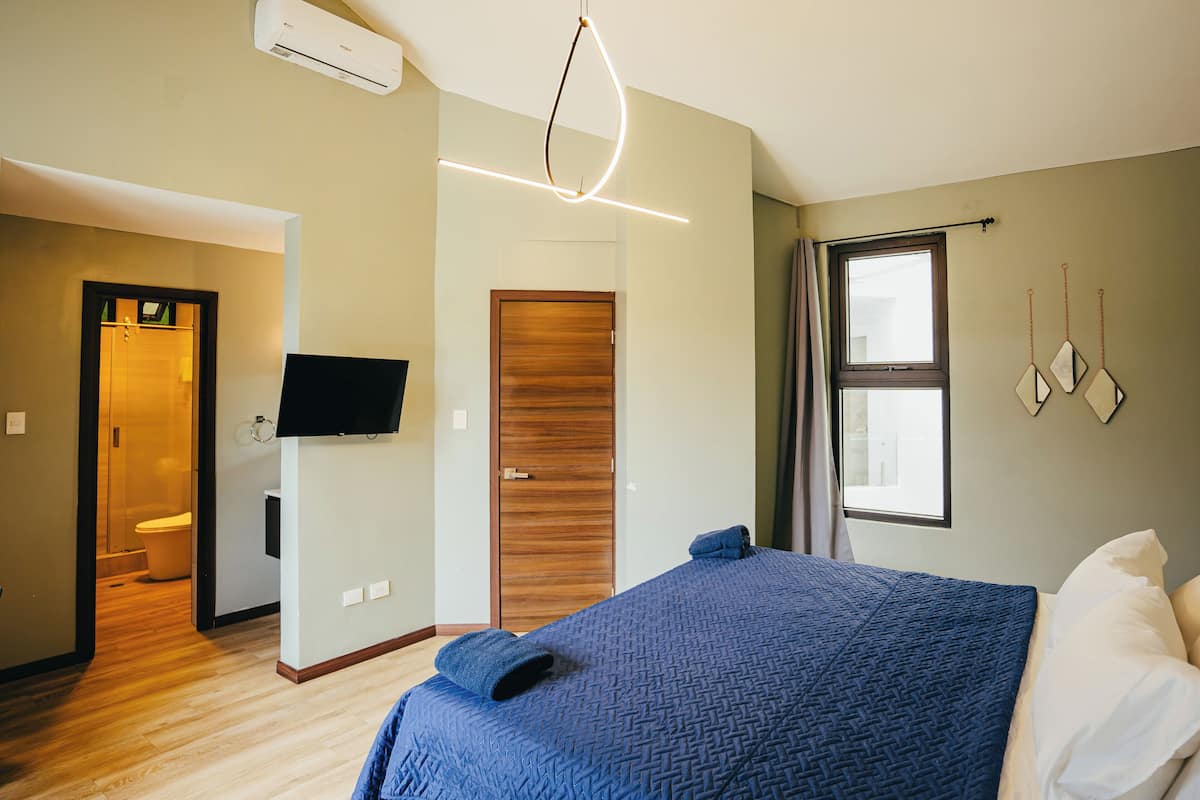 Superior-Zimmer | Verdunkelungsvorhänge, schallisolierte Zimmer, Bügeleisen/Bügelbrett