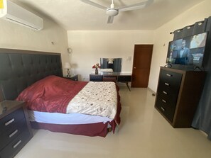3 bedrooms, desk, iron/ironing board, travel cot
