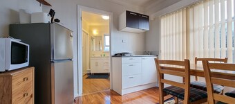 Cosy Unit by Airport - Heat Pump - WIFI
