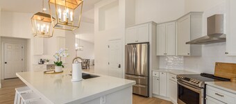 Renovated & Spacious 4Bed/3Bath Entertainers Home w/ HEATED Pool