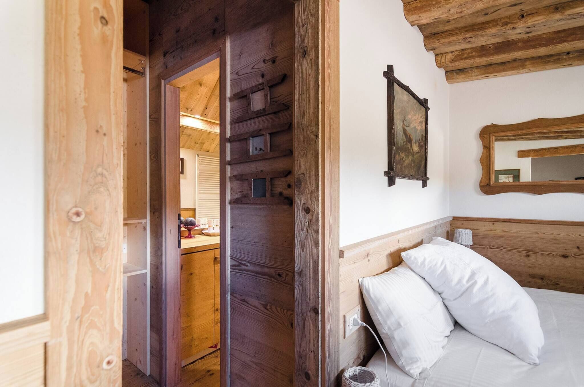 Silitysrauta/-lauta, ilmainen Wi-Fi, vuodevaatteet