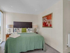 1 bedroom, WiFi (free) - Cosy apartment for 2 guests with WIFI, TV and balcony (London)