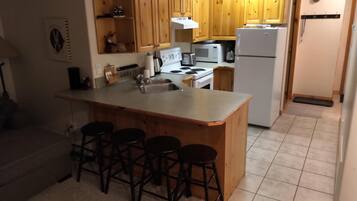 Micro-ondes, four, plaque de cuisson, lave-vaisselle