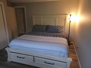 4 bedrooms, iron/ironing board, WiFi