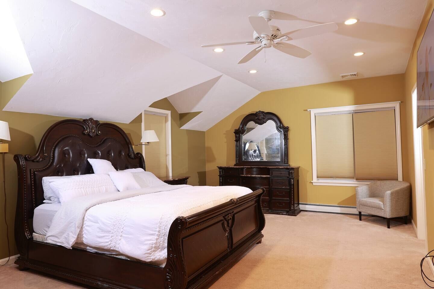 4 slaapkamers, een strijkplank/strijkijzer, wifi