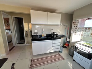 Fridge, oven, stovetop, electric kettle