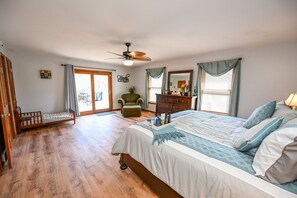 5 bedrooms, desk, iron/ironing board, free WiFi