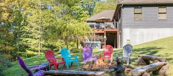 Hocking Hills Luxury-Mins to the caves & trails. HotTub. FirePit. Gameroom WiFi