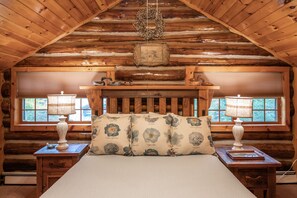 3 bedrooms, in-room safe, desk, iron/ironing board