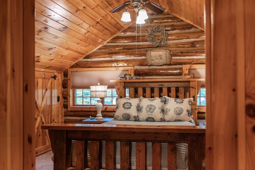 Uncle Joe's Cabin, Lakefront