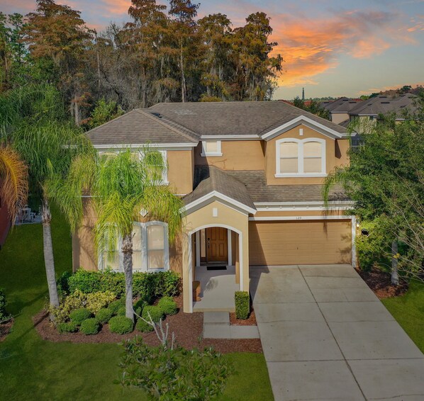 Exterior - ***Big Disney Family Home!*** Sleeps 12! Private Pool, Spa and Game Room! (Kissimmee)