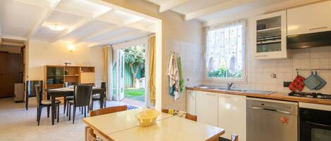 Geladeira, fogão, cooktop, lava-louças