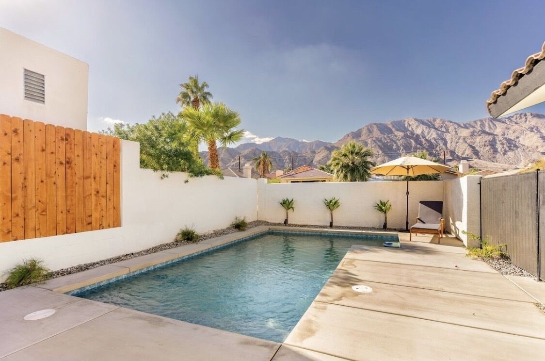 House with sweeping views and a Pool. 