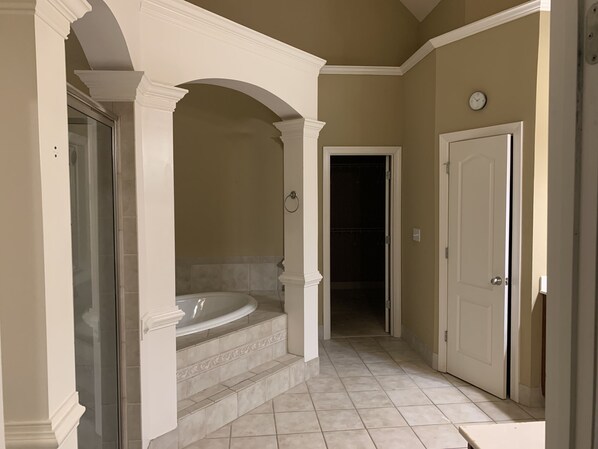 صورة غير مصنفة، 1 من 33، زرّ