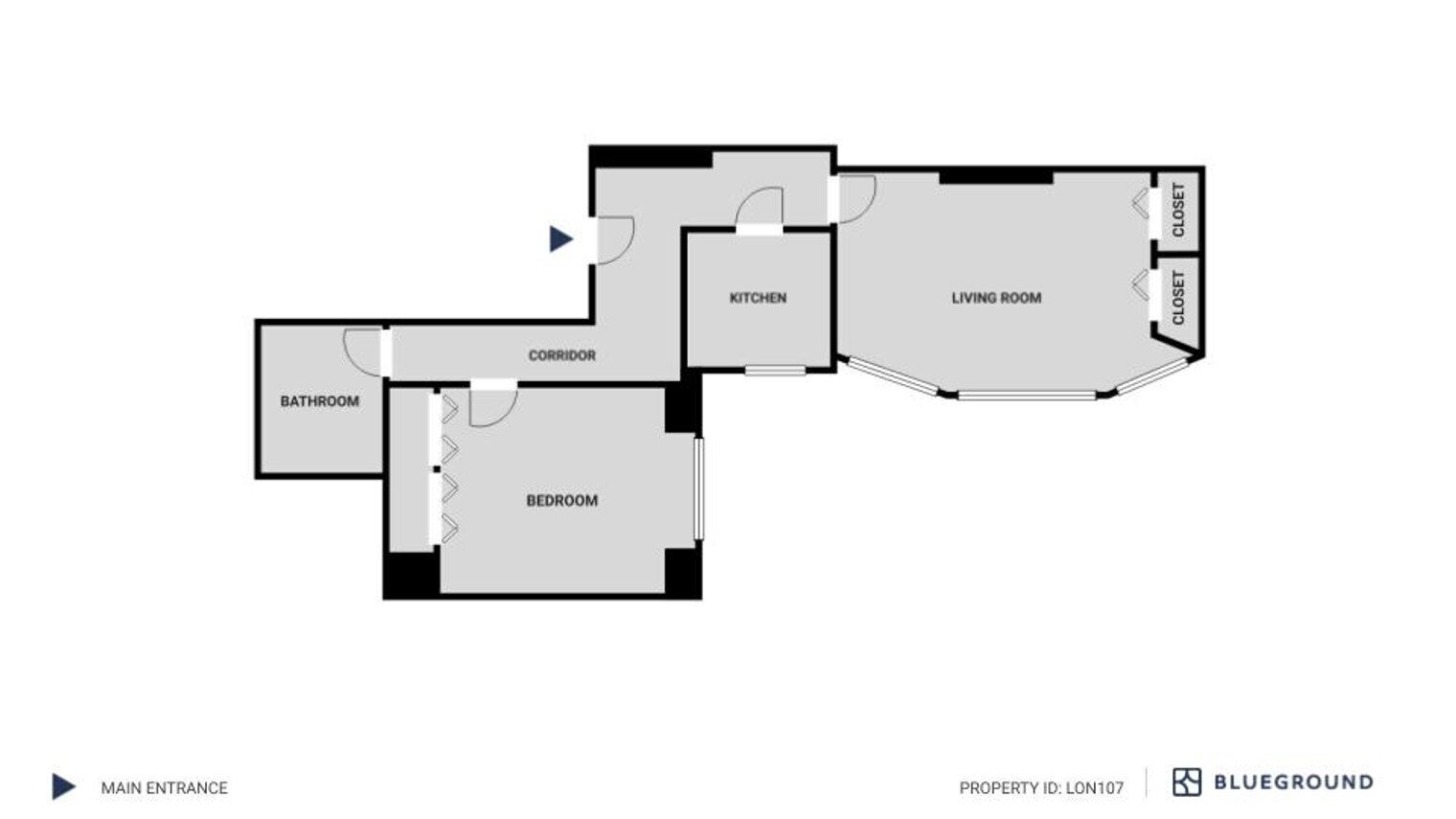 Plano de planta de una propiedad con entrada principal, un dormitorio, un baño, una cocina, un salón y dos armarios.