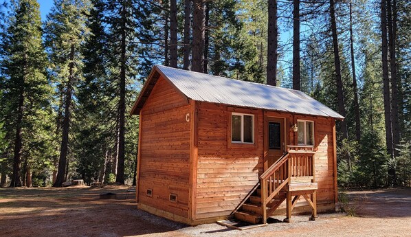 Exterior - Camping Cabin C at Bigfoot Lodging Mt. Lassen (Shingletown)