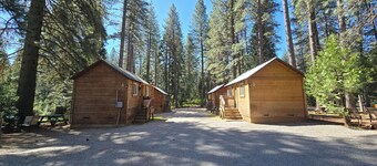 Camping Cabin C Near Lassen NP With Shared Bathrooms/Showers
