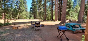 Outdoor dining - Camping Cabin C at Bigfoot Lodging Mt. Lassen (Shingletown)