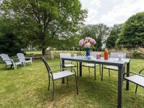 Outdoor dining - Maison Sainte Claire by Interhome (Englesqueville La Percée)
