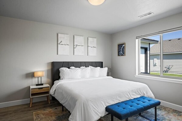 3 bedrooms, iron/ironing board, WiFi, bed sheets