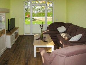 TV - Nice apartment for 3 guests with WIFI, TV, terrace and pets allowed (Grimmen)