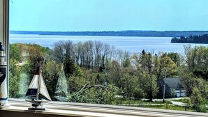 A view of a lake with a house in the foreground and a clear sky. - Sunset Waterview Cottage w/Fire Pit Near Acadia (Ellsworth)