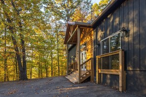 Exterior detail - Peach Tree Lodge - Indoor Saltwater Pool (Logan)