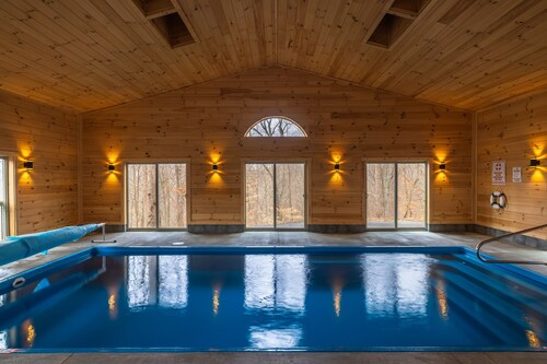 Peach Tree Lodge - Indoor Saltwater Pool