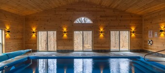 Peach Tree Lodge - Indoor Saltwater Pool