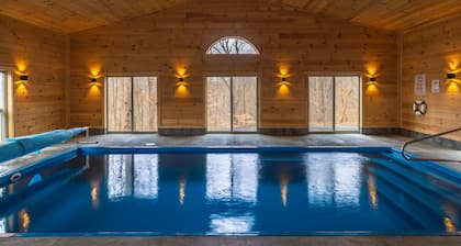 Peach Tree Lodge - Indoor Saltwater Pool
