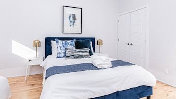 2 bedrooms, desk, iron/ironing board, travel crib